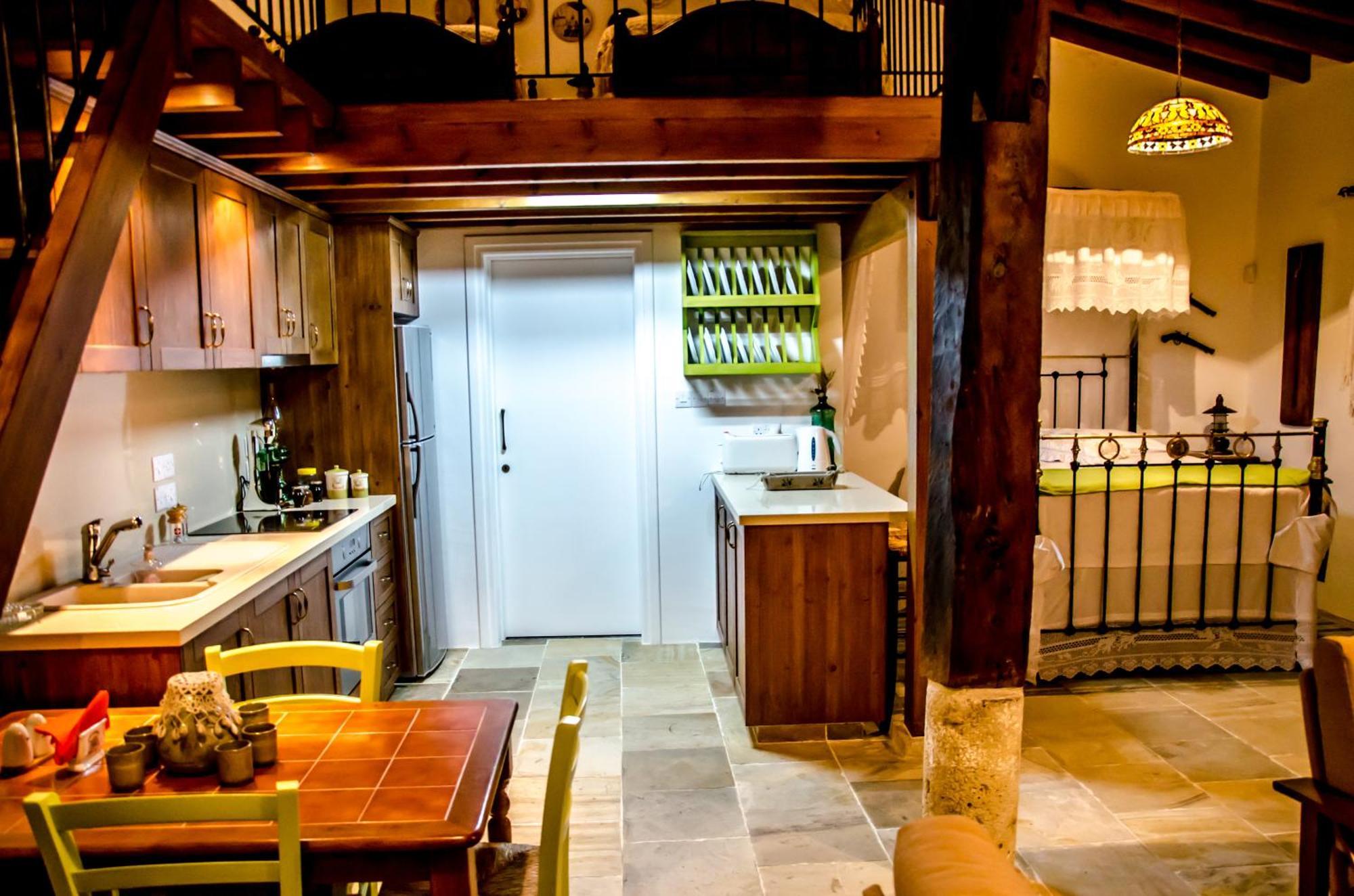 Xenios Cottages Лофу Номер фото